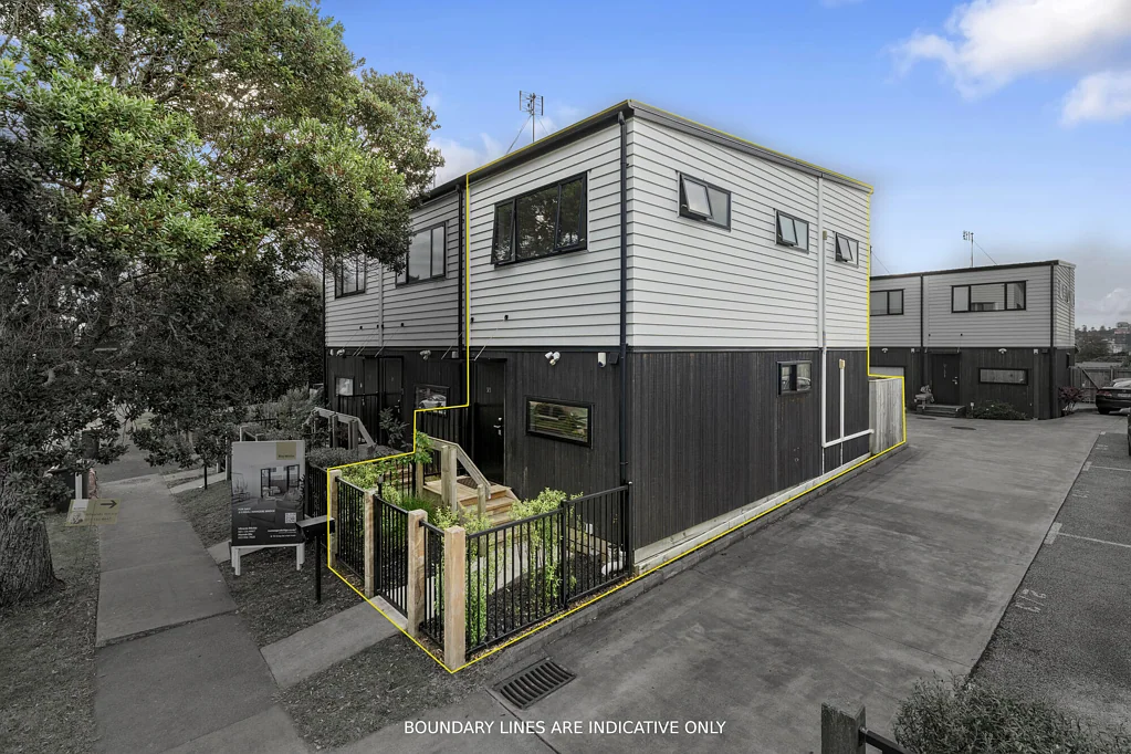 Mangere Bridge 2Moenga LOW-MAINTENANCE LIVING BY THE VILLAGE