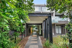 17/589 Glenferrie Road, Hawthorn