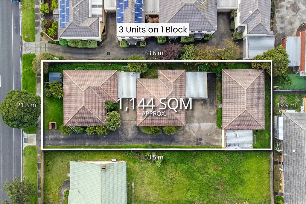 Springvale 9房 三套单元完整地块 1144sqm面积 即时租金回报高 卓越再开发空间 地段优越近商圈 学校步行可达 交通便捷 每单元三卧带车库 SIGNIFICANT MULTI-UNIT INVESTMENT OPPORTUNITY