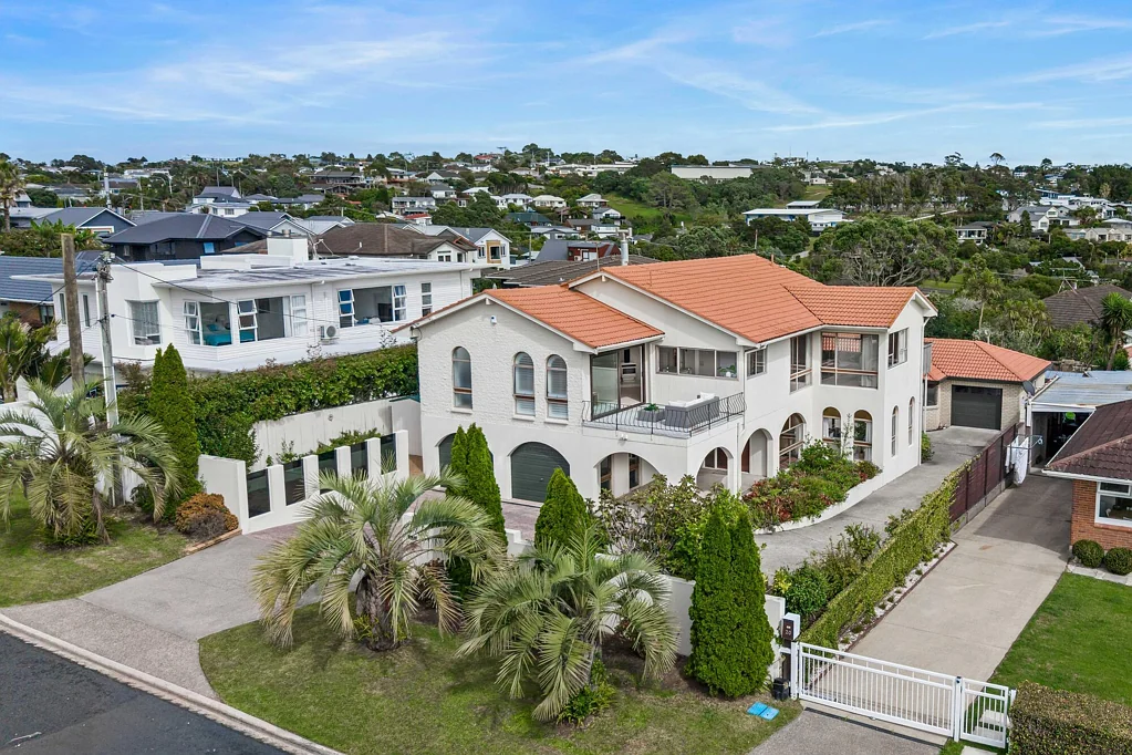 Murrays Bay 7Habitaciones Home & Income – Sea Views & Rangi Zone
