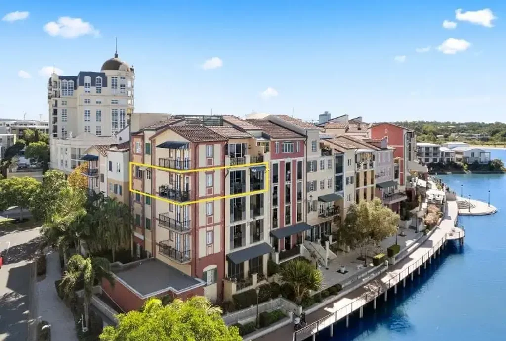 Carrara 3房  An Exceptionally Rare Offering – 3-Bedroom Apartment in the Iconic “Porto Bellago,” Emerald Lakes