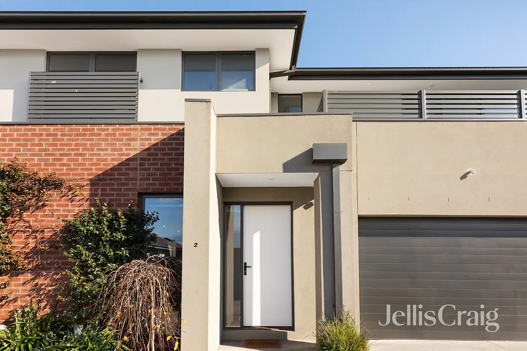Modern & Light Filled Townhouse