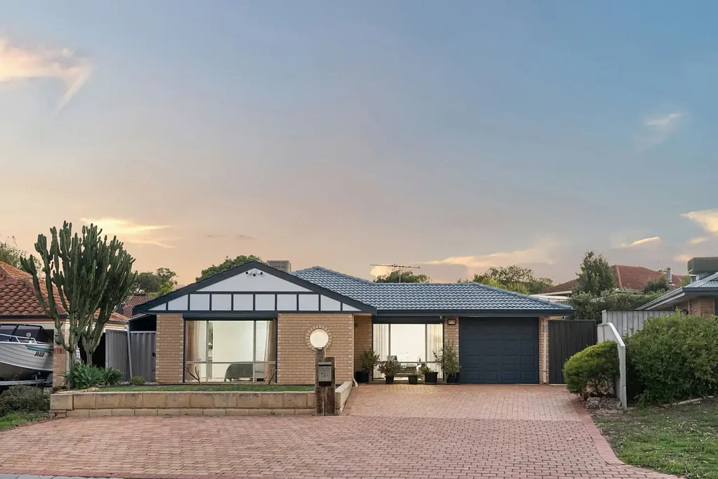 Clarkson 4બેડરૂમ Established Family Living with a Stunning Renovated Kitchen & Exceptional Outdoor Space