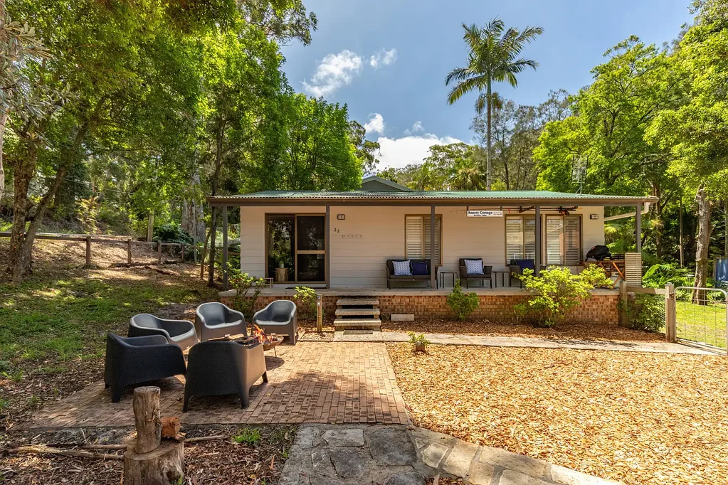 "Ansett Cottage"