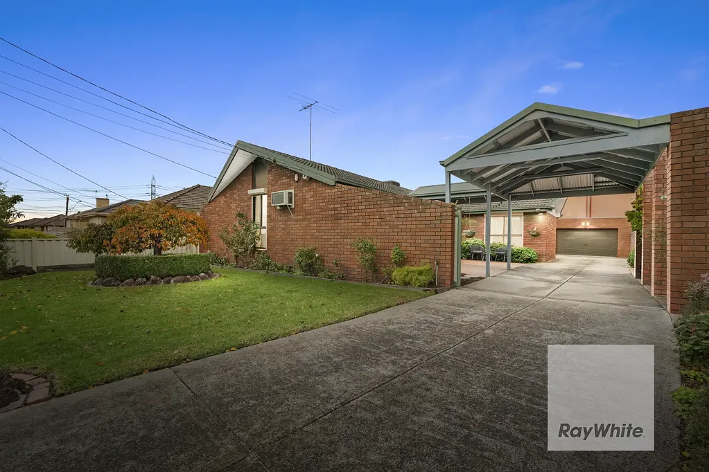 Reservoir 3Zimmer Spacious Family Living on a Generous 700m² Allotment