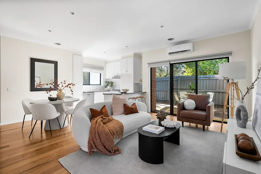 Airport West 3Phòng ngủ Rear-Set Unit with Great Indoor Outdoor Flow