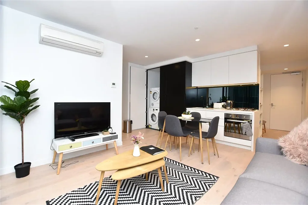 Lighthouse: 49th Floor - Furnished Gem Close to Everything!
