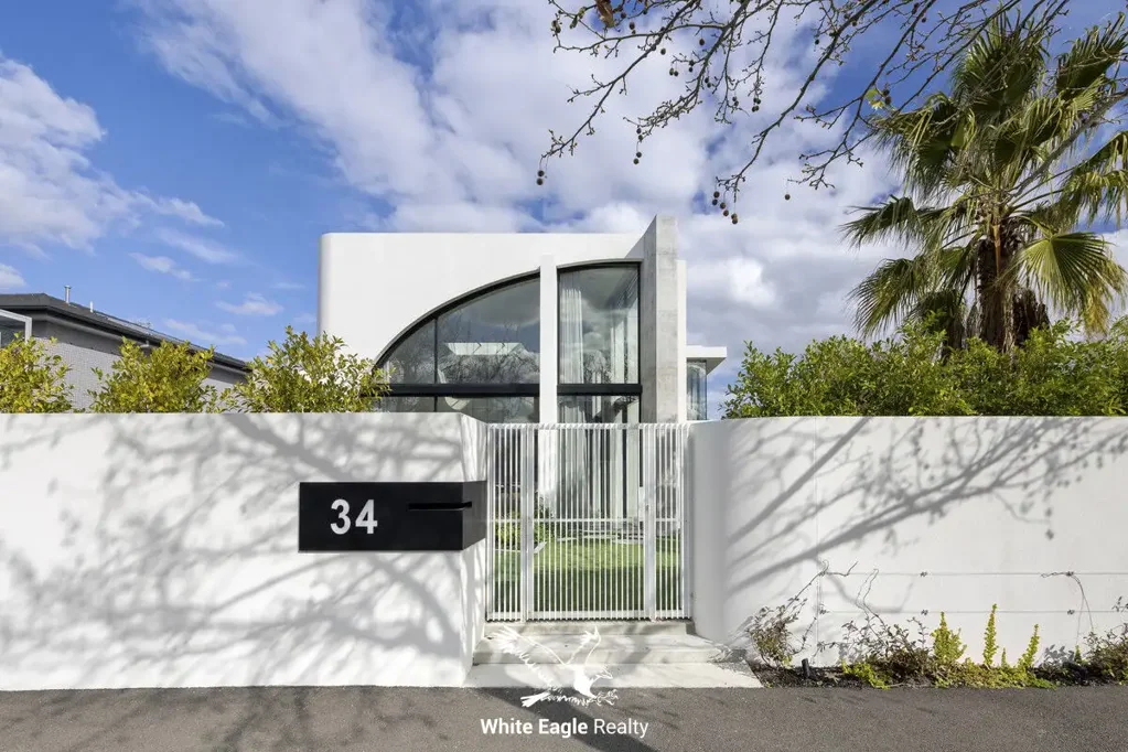 Brighton 4房 海滨瑰宝 400米沙滩 四层豪宅 定制工艺 Gaggenau厨房 360全景 露台泳池 恒温酒窖 七车位车库 The Ultimate Penthouse Masterpiece – Brighton’s Crown Jewel