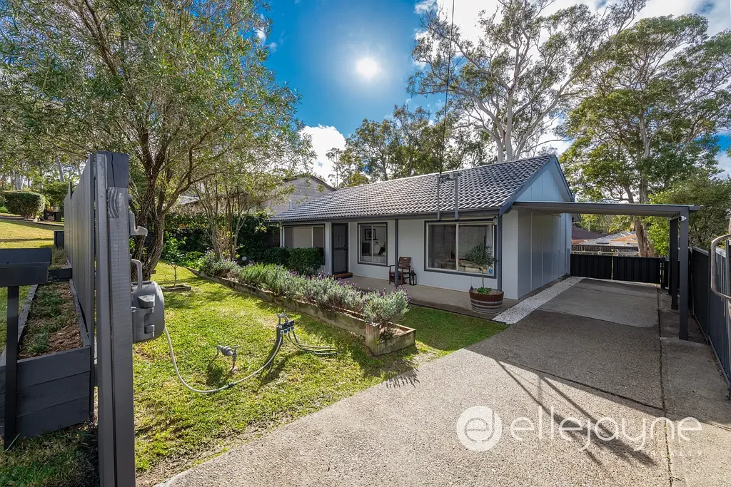 Windermere Park 3chambre Neat and Tidy Home set on a Large Block with Side Access