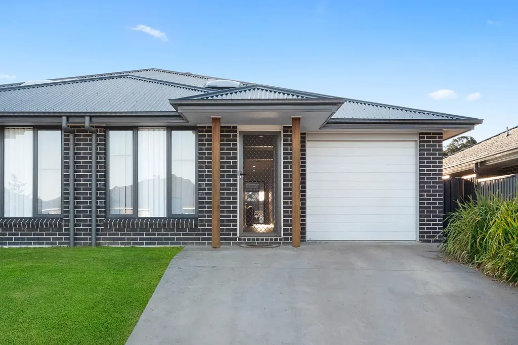 Goulburn 4房  East-Facing Torrens Title Duplex Offering Space, Comfort & Functional Family Living