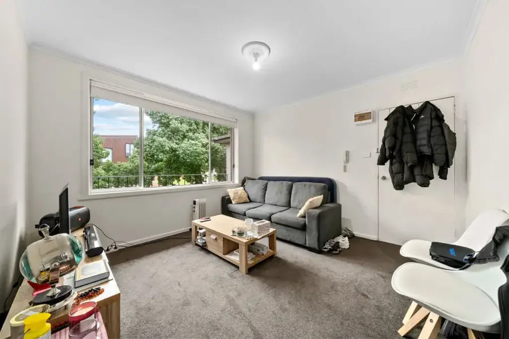 Coburg 1 Bedroom Stylish Living, Convenient Location!