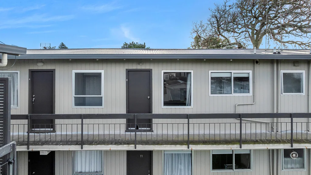 Hillsborough 2Moenga Fresh Makeover Ready for New Owner