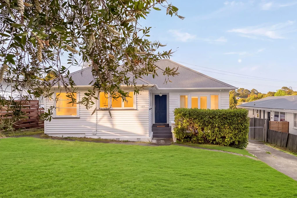 Blockhouse Bay 3ਬੈੱਡਰੂਮ Space, Potential & Income All in One