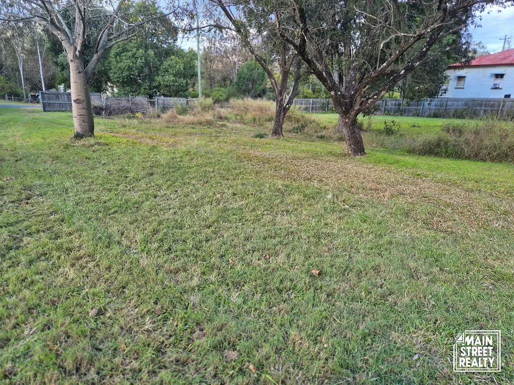 Linville Linville 中心宽敞的 2,023平方米地块 Spacious 2,023m² Block in the Heart of Linville