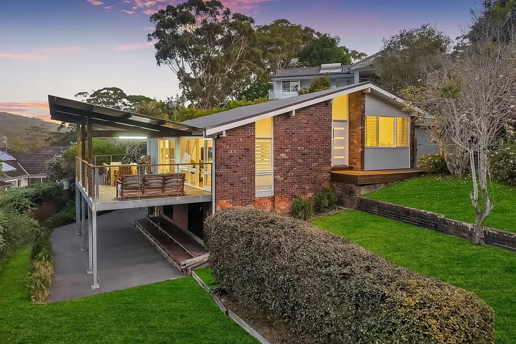 Avoca Beach 3 Bedroom Sunset Views, Timeless Design