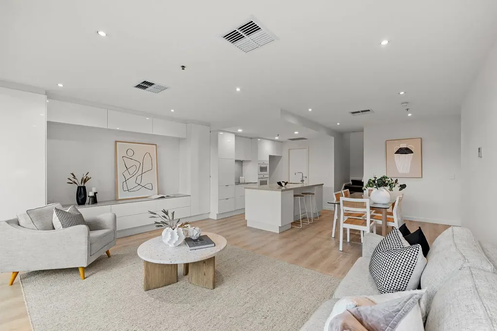 Glenelg 2બેડરૂમ Touch the shore from a Glenelg address that puts lifestyle on speed dial...