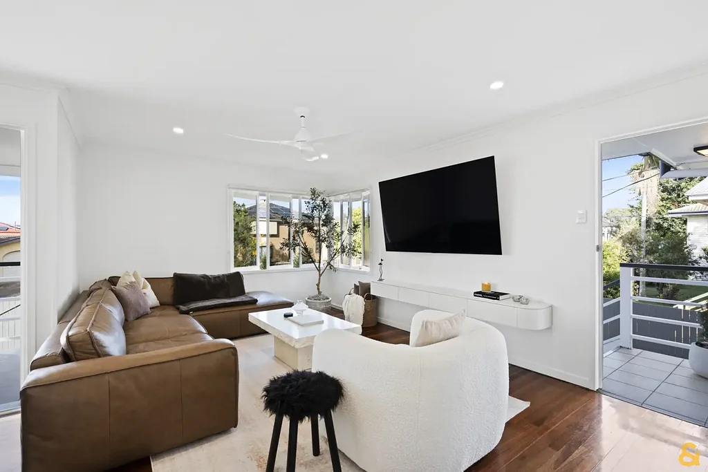 Wynnum West 3Kwarto Renovated to Impress | Move Straight In & Enjoy | Side Street Access