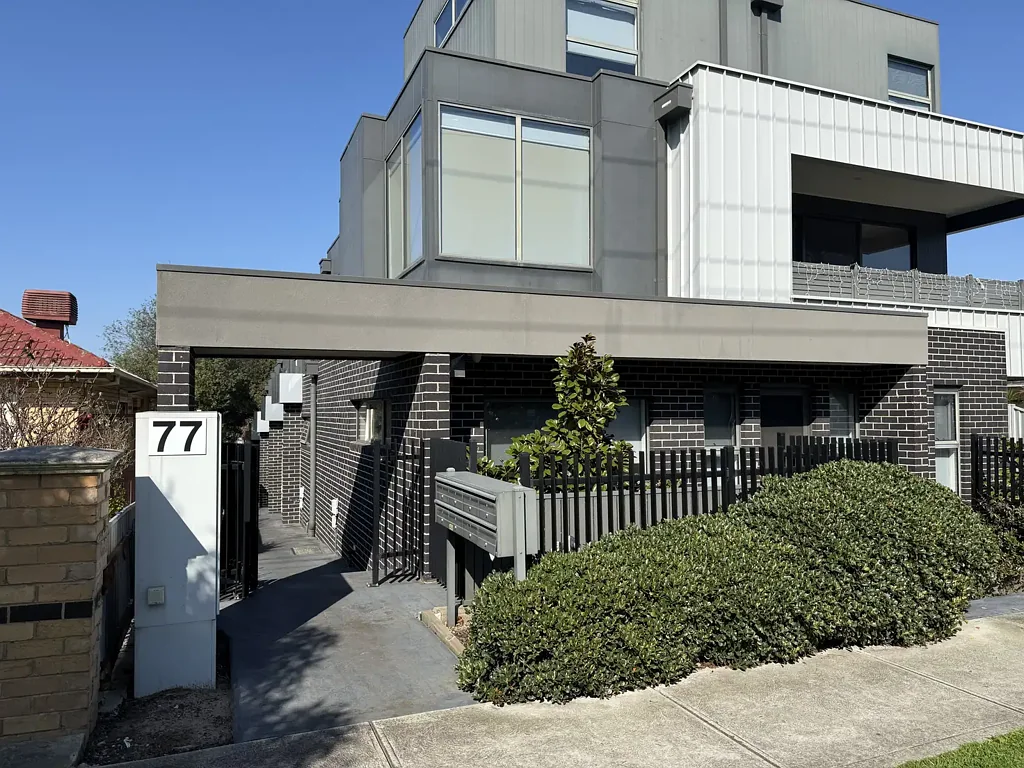 'Stylish Two Bedroom Townhouse Living in the Heart of Oak Park'- For Lease