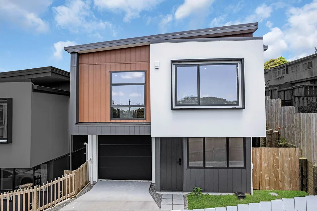 New Windsor 4 Slaapkamer The Premier End Unit - Brand New, Modern & Private