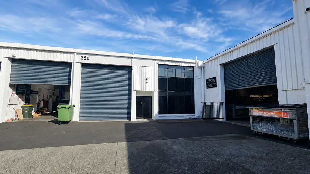 Rosedale CONNECTED CONSTELLATION STAR: 222M² WAREHOUSE