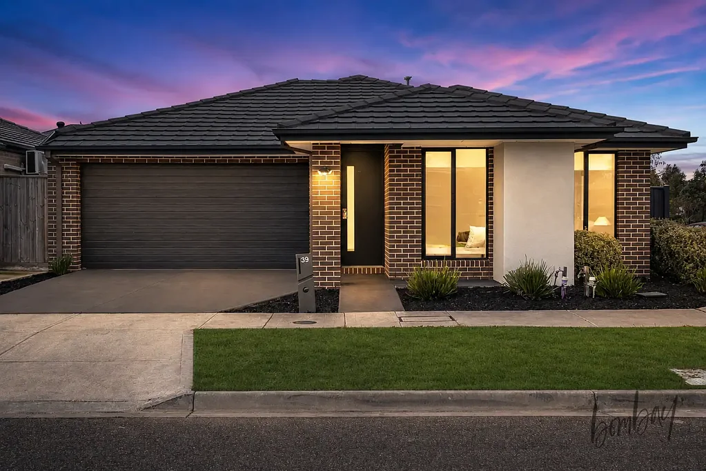 Mickleham 3房 Mickleham最受欢迎的家庭社区之一的Henley杰作 A Henley Masterpiece in One of Mickleham's Most Desirable Family Locations