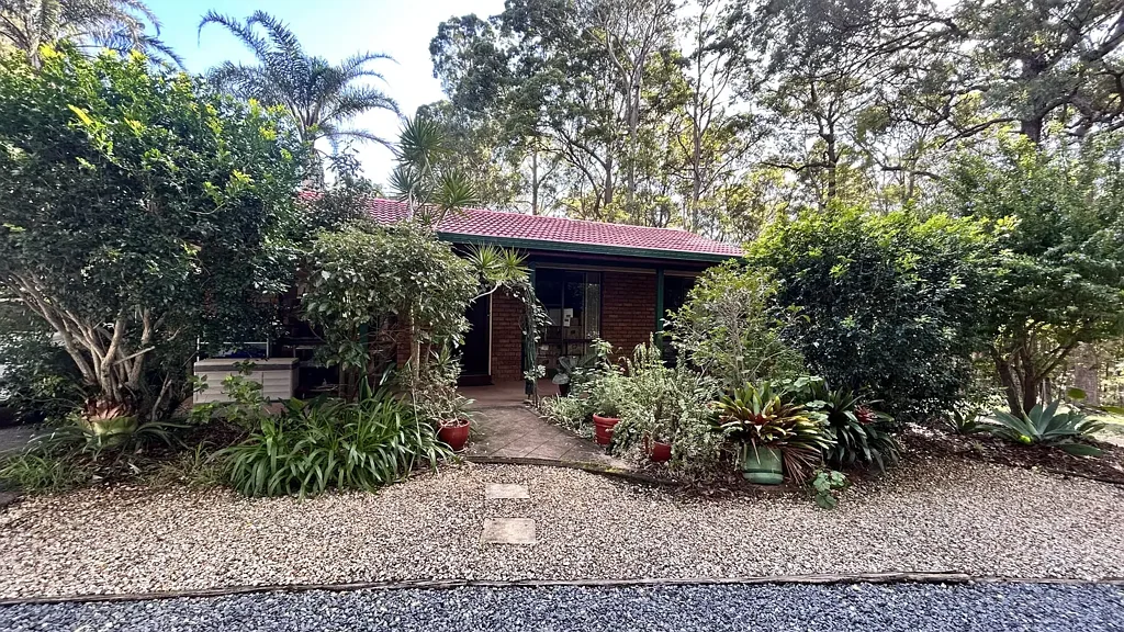 Peaceful 2 Bedroom Home Surrounded by Nature