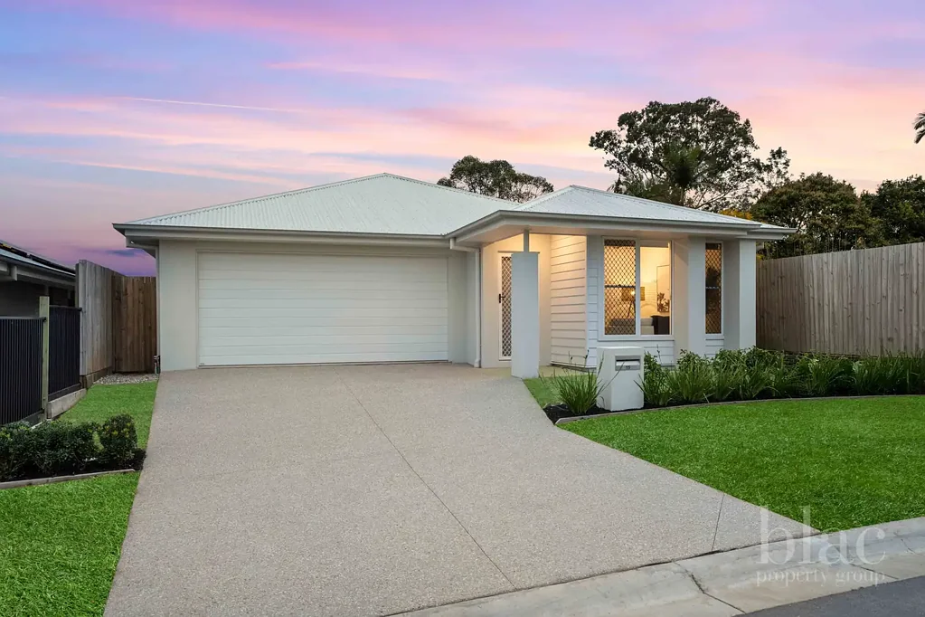 Warner 4部屋 NEAR-NEW LUXURY & MOVE IN READY IN THE SANCTUARY ESTATE