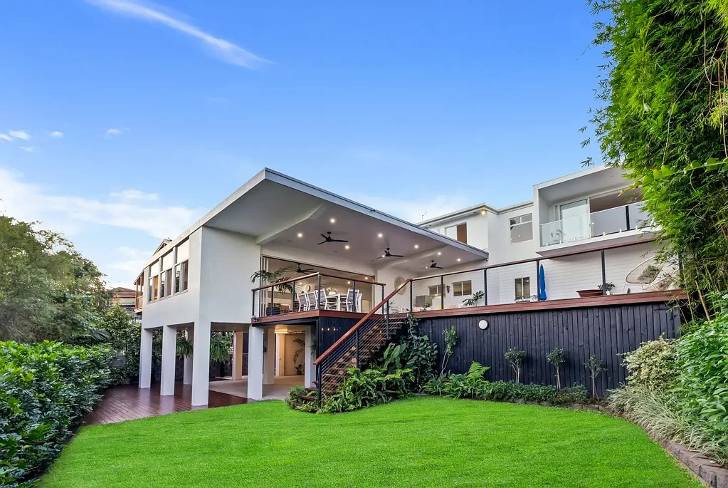 35 Koppen Terrace, Mooroobool, QLD 4870