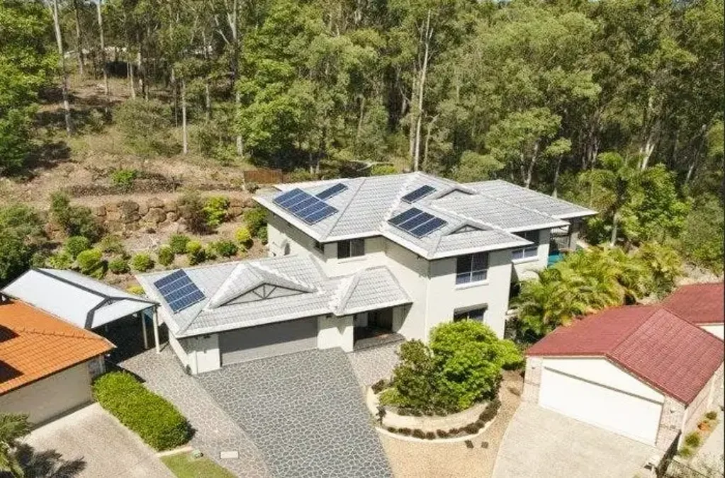 LUXURY LIVING AT THE TOP OF THE HILLS — 19 LAGOVISTA TERRACE, BAHRS SCRUB
