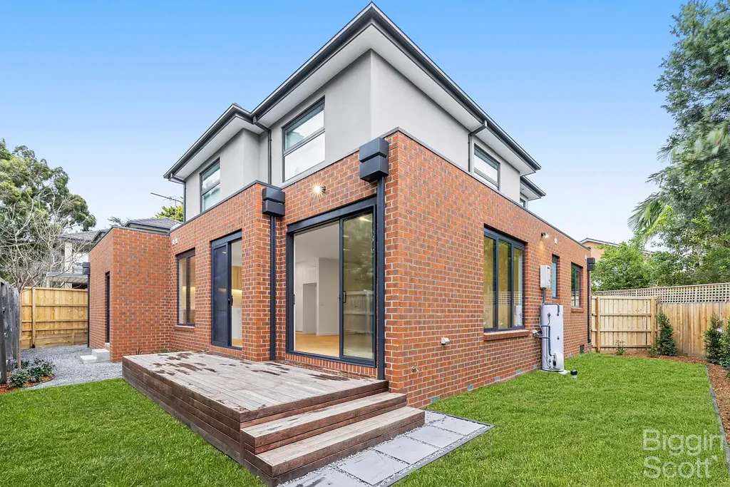 Stylish and Spacious 4-Bedroom Townhouse!