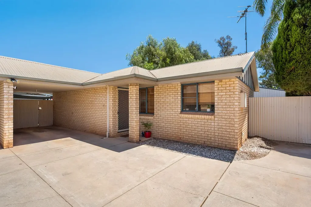 4/135 Burt Street, Boulder, WA 6432