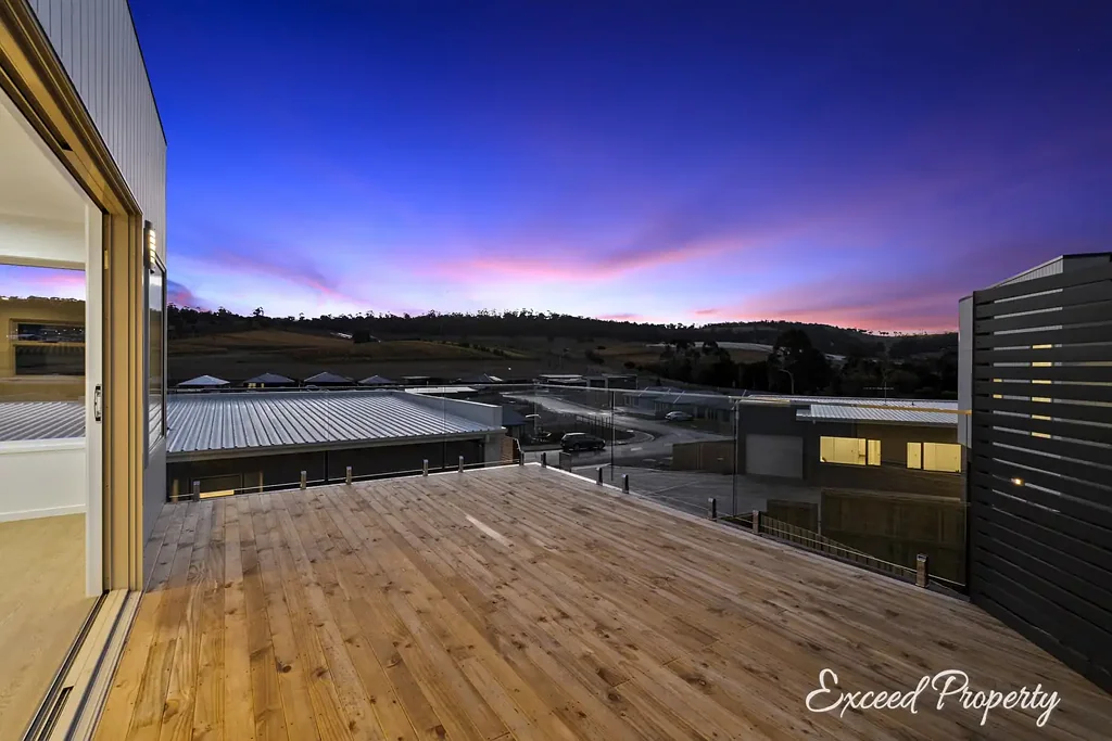 Modern Living with Stunning Vineyard Views