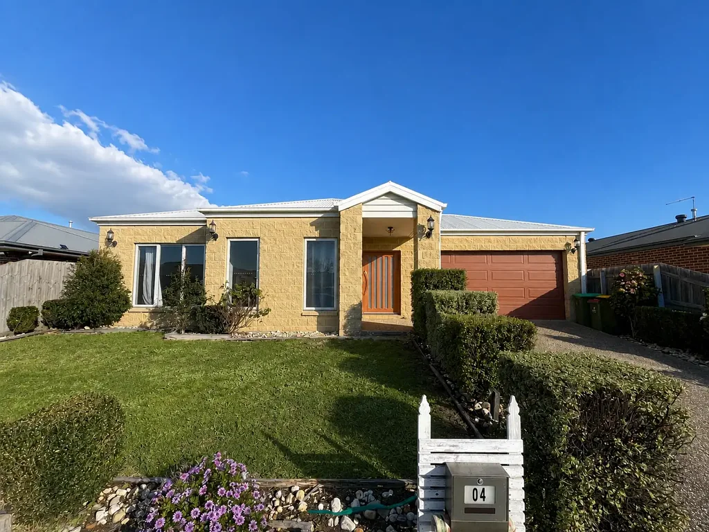 Spacious Family Home On Stanford - Right Here In Traralgon