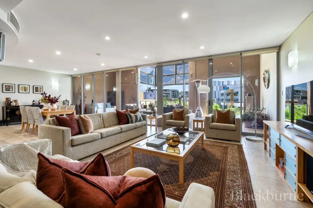 Subiaco 3房  A Rare Inner-Subiaco Residence Above It All