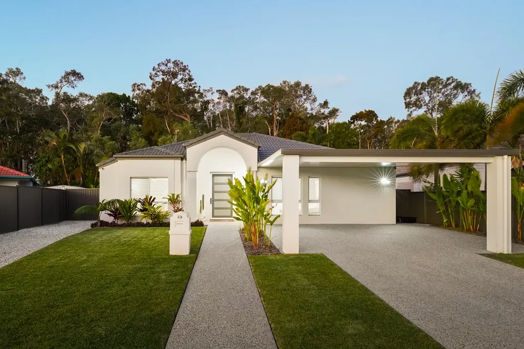 Coombabah 4房  Absolutely stunning at every turn - Your dream property has arrived!