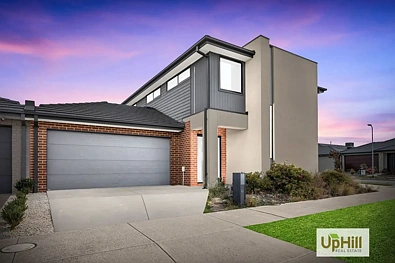 32 Bronnie St., Clyde North, VIC 3978, 4房, 2浴, House