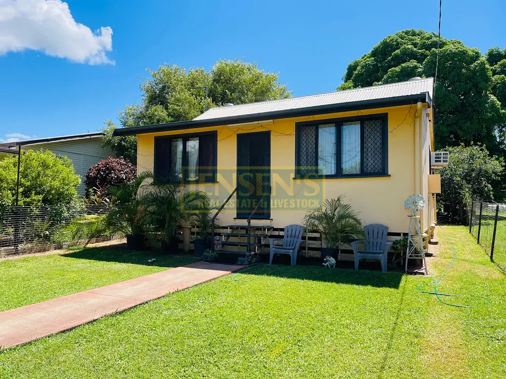 Charters Towers City 3房  Neat as a pin, this three-bedroom miner's cottage is a low-maintenance investment.
