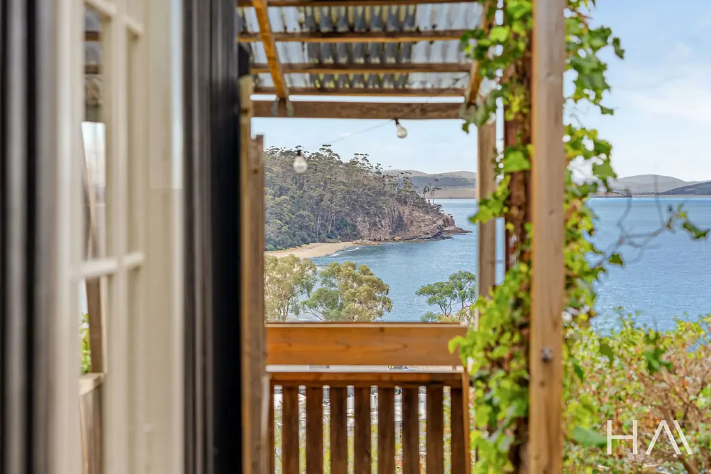 Kingston Beach 2房  Picture Perfect Views, Prime Kingston Location