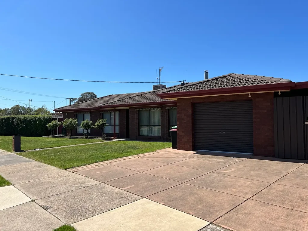 4 BEDROOM + OFFICE FAMILY HOME