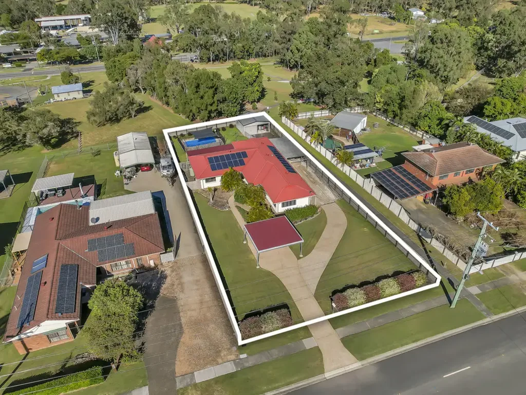 Walloon 5Kwarto Shed, Pool, 5 Beds – This One Has It All!