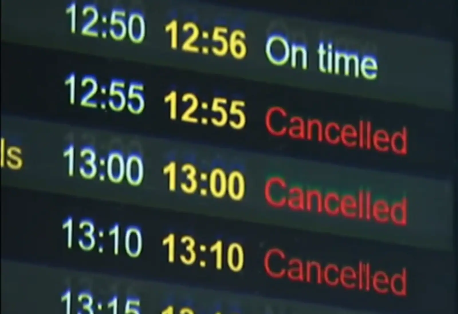 航空公司正值繁忙假期,其旅客却被告知做好航班变更的准备,原因在此......