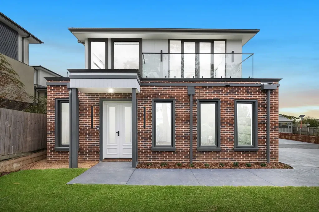 Mount Waverley 4房 建筑师设计 顶层豪华 优质电器 开放式布局 知名学校环绕 靠近火车站 便捷生活 Brand new architecturally designed in blue chip location