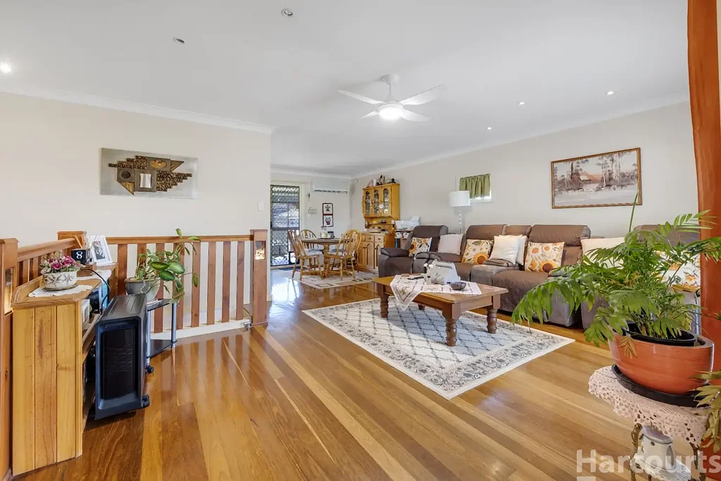 Smithtown 3 Bedroom Charming Home In A Prime Location – Perfect For Families or Investors