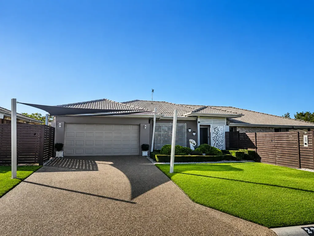 Immaculate Prestige Living in the Heart of Augustus Estate