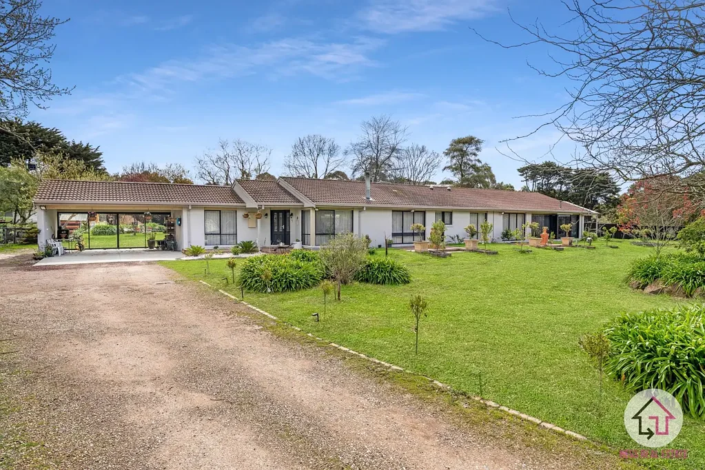 Wallan 4 Slaapkamer BEAUTIFULLY RENOVATED FAMILY HOME ON OVER 6000 sqm.