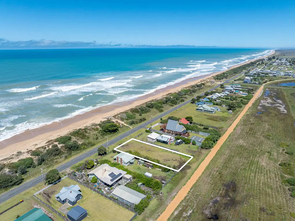 Seaspray  ABSOLUTE COASTAL FRONTAGE