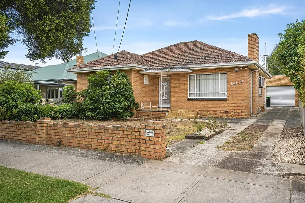 Family living in prime location!