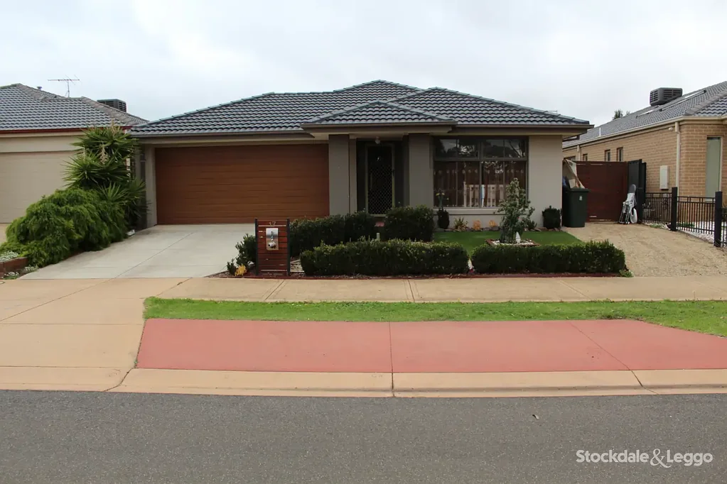 4 BEDROOM FAMILY HOME FOR RENT IN POINT COOK !!