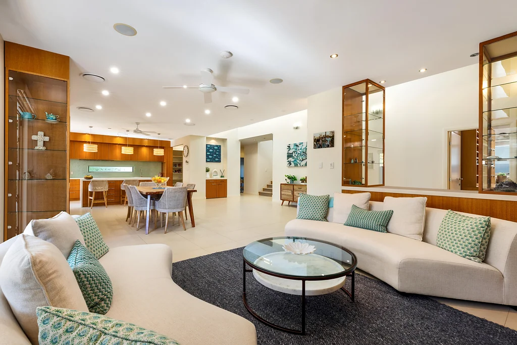 Bundall 5 Bedroom Sophisticated Elegance in Prestigious Sorrento