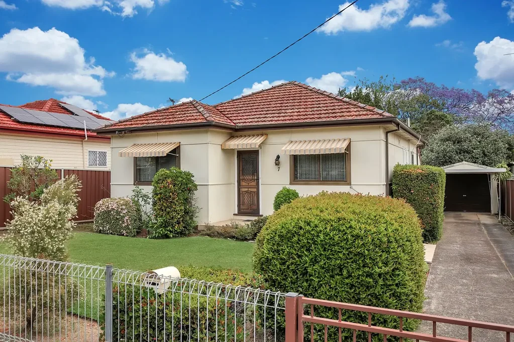 7 Stephenson Street, Roselands, NSW 2196
